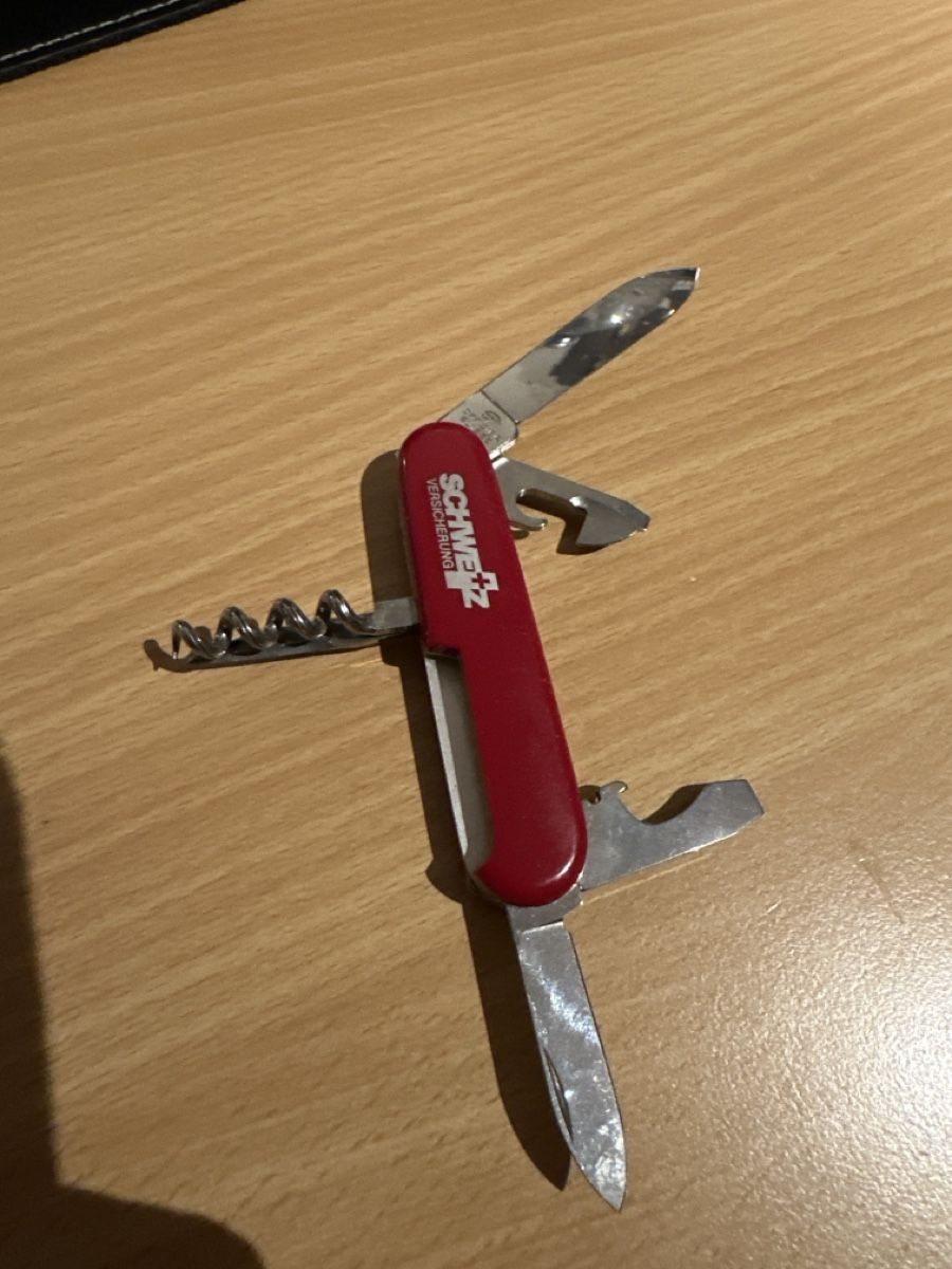 Victorinox Coltelli tascabile: Schweizer Sackmesser von Schweiz Versicherung - Rot! – Usato da Dulliken venduto da Zuchu 1