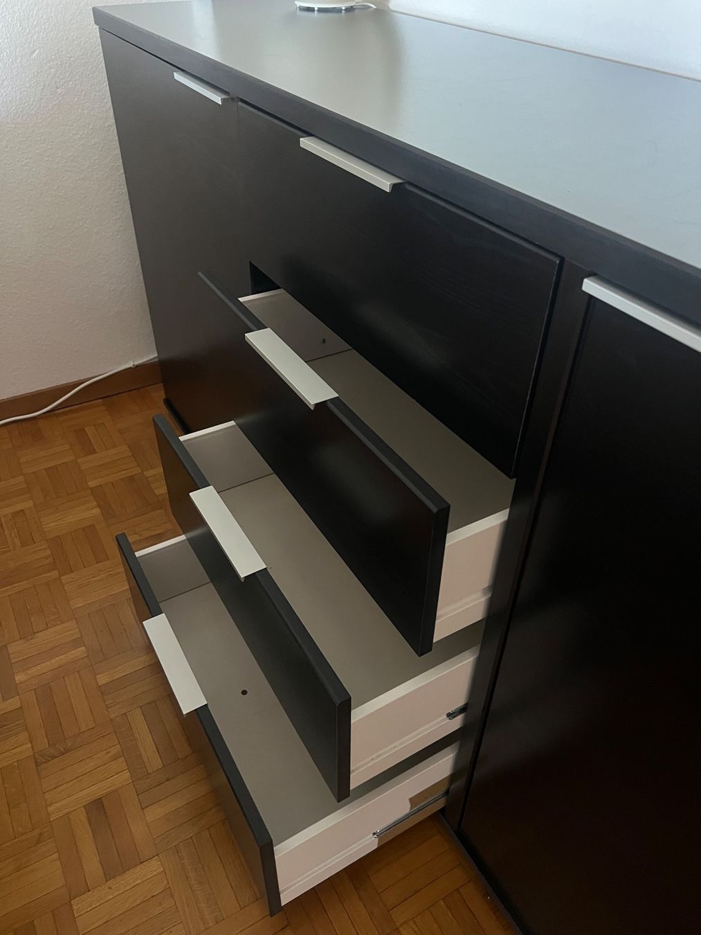 Cassettiere: Grande commode/bahut moderne noir en bois – Usato da Lausanne venduto da zan_7mrq 3