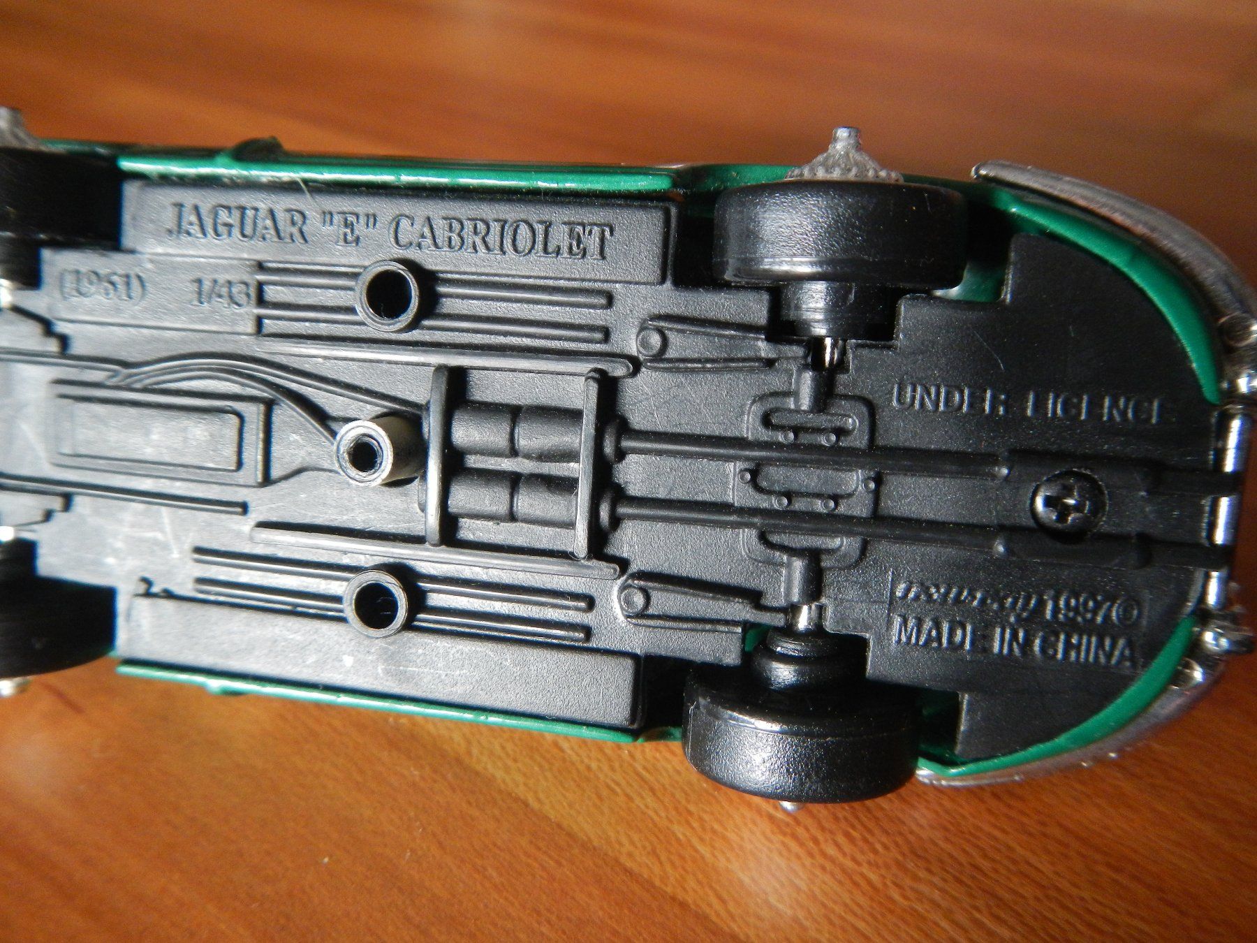 Jaguar Modellini d'auto: Jaguar E-Type Cabriolet Modellauto 1/43, Grün – Usato da Wallisellen venduto da Marysan8 5