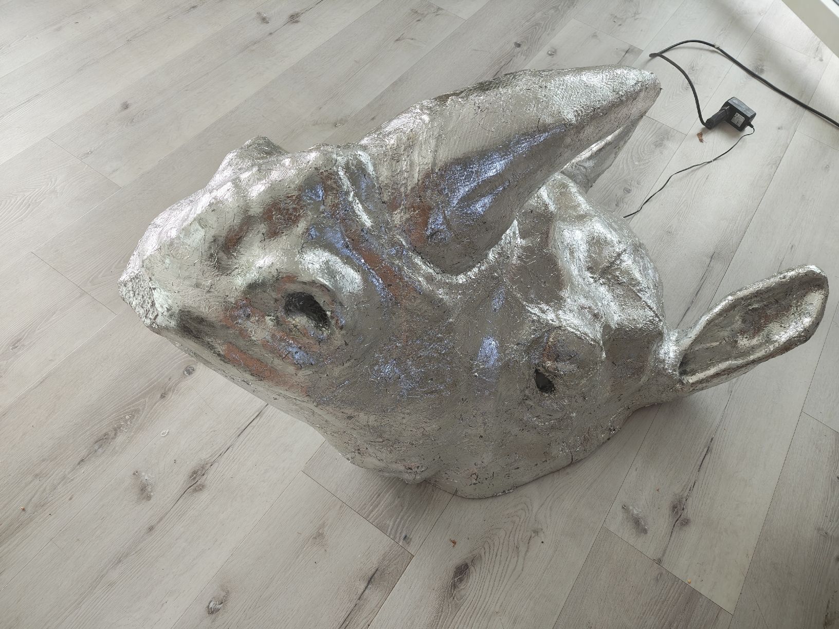 Tutte le decorazioni: Nashornkopf  Dekoobjekt silberfarben mit LED Lichteffekt – Usato da Schlieren venduto da willy65 1