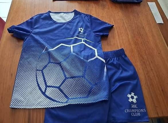 Scarpe, pantaloni & magliette da ginnastica: Fussballdress – Usato da Mels venduto da Sb83 2