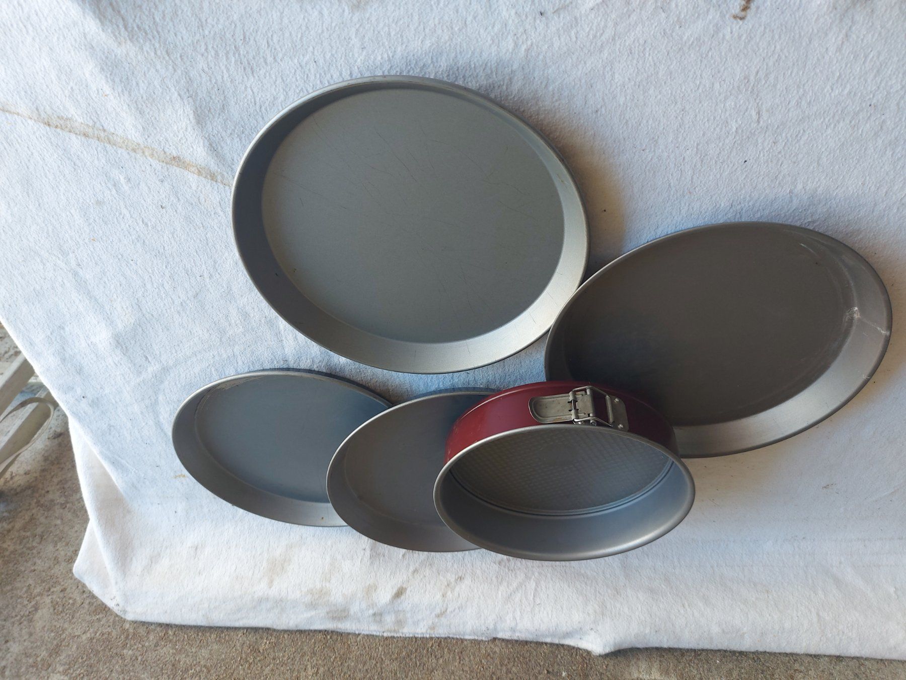 Teglie da forno: SET 5 teilig Gastro Bleche 30cm Backbleche Rund – Usato da Rheinau venduto da profitronic.shop 8