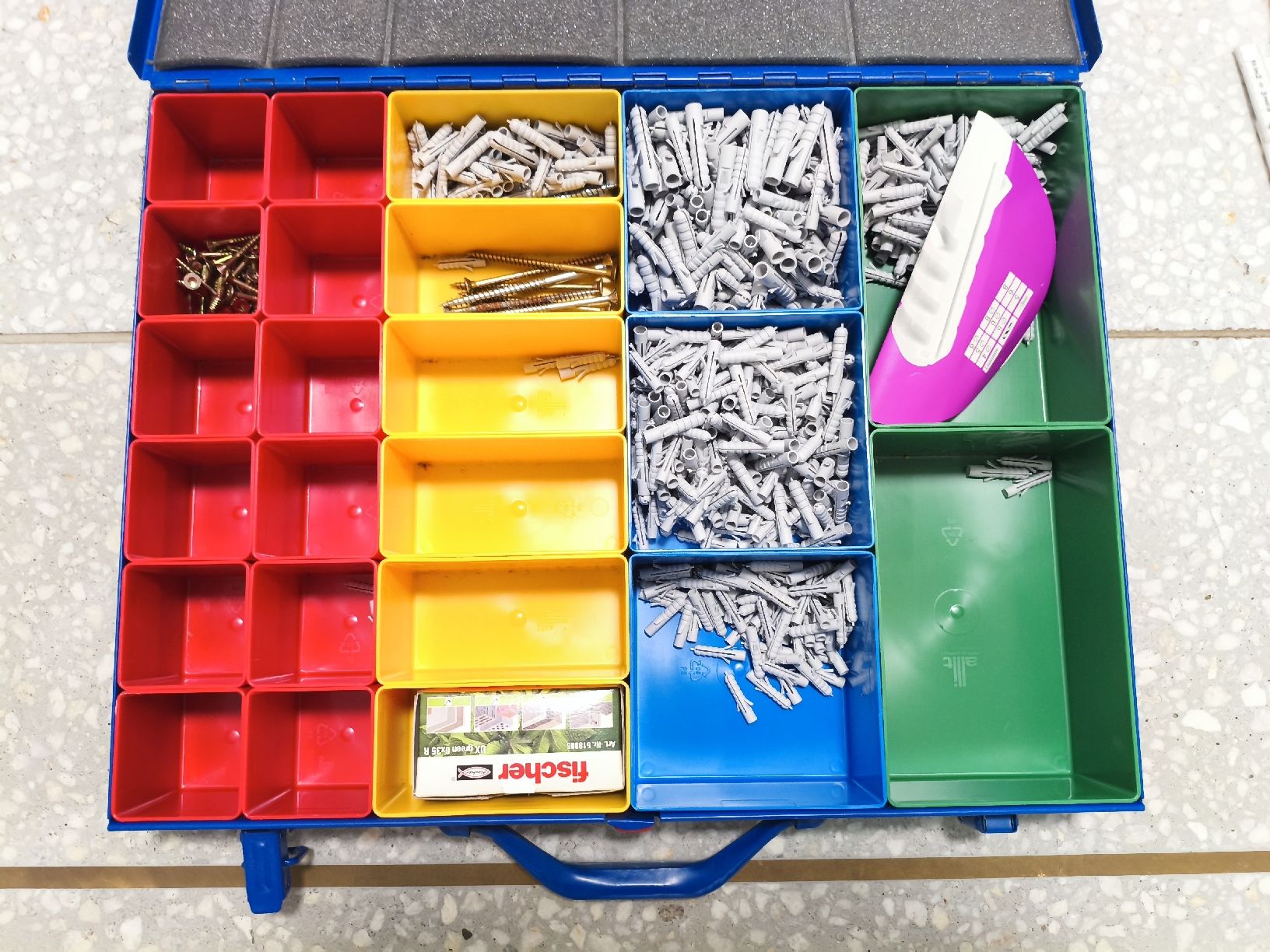 Tous les outils: Sortimentskasten 23 Fächer – D'occasion à Unterbäch VS par ricirici55 3