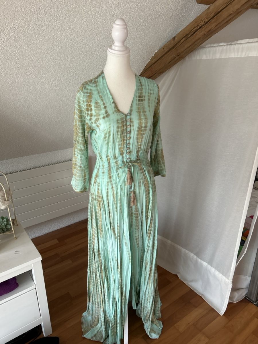 Robes: Maxikleid mint-gold batik Gr. S – Neuf (Voir description) à Kirchdorf BE par Stella130