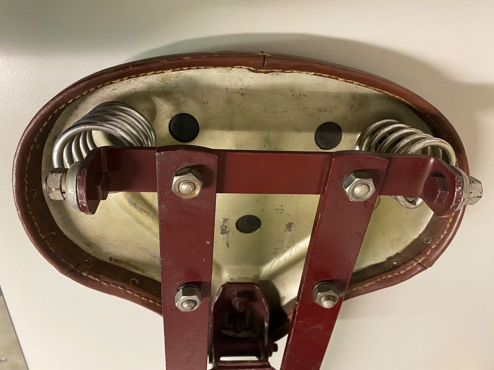 Selle ancienne Wolber ( pneu) - Équipements vélos