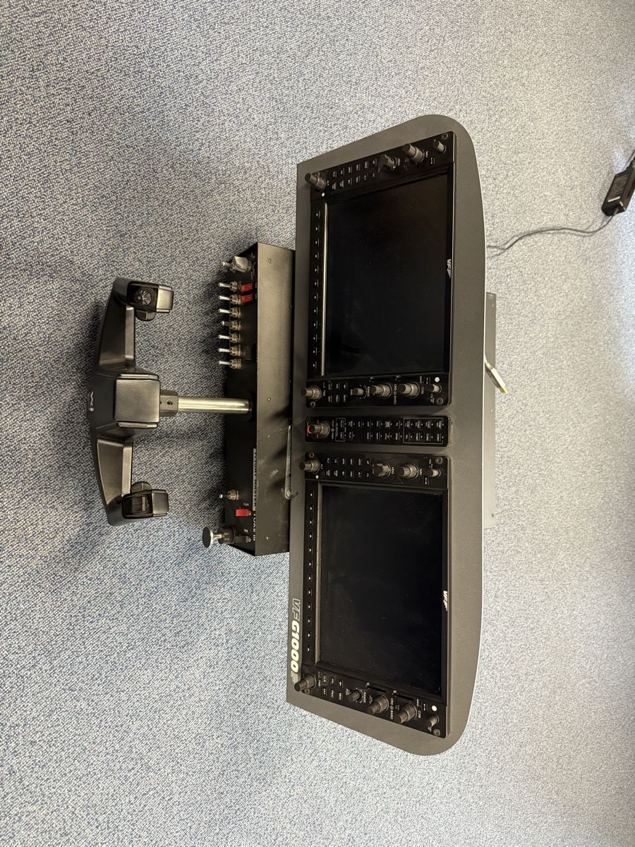 Sistema di controllo: Virtual Fly G1000 + Wilco Flight Yoke Master 3 simulator – Usato da Küsnacht ZH venduto da CRev 1