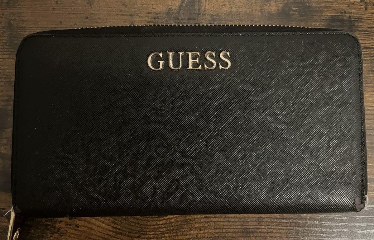 Guess Portemonnaie: Guess-Portmonnaie – Gebraucht aus Basel von pen_c6l8