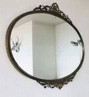 Antiker Spiegel oval mit wunderschönen Verzierungen