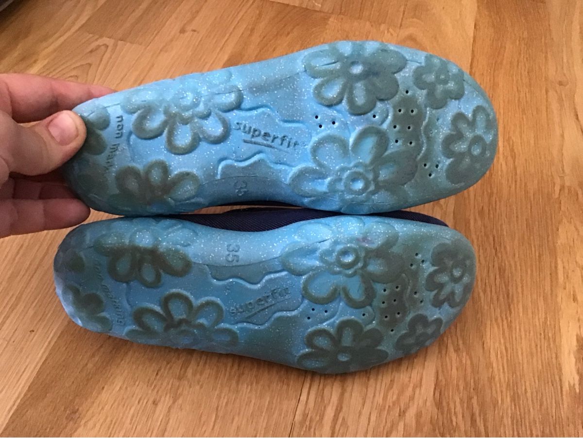 Superfit Scarpe per ragazze: Hausschuhe Superfit Grösse 35 Kinder gebraucht – Usato da Seuzach venduto da Tureda 2