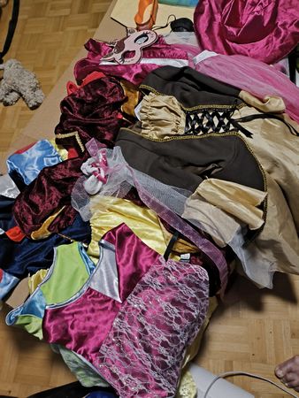 Lot Karneval und Prinzessinnenkostueme fuer Kinder div Gr