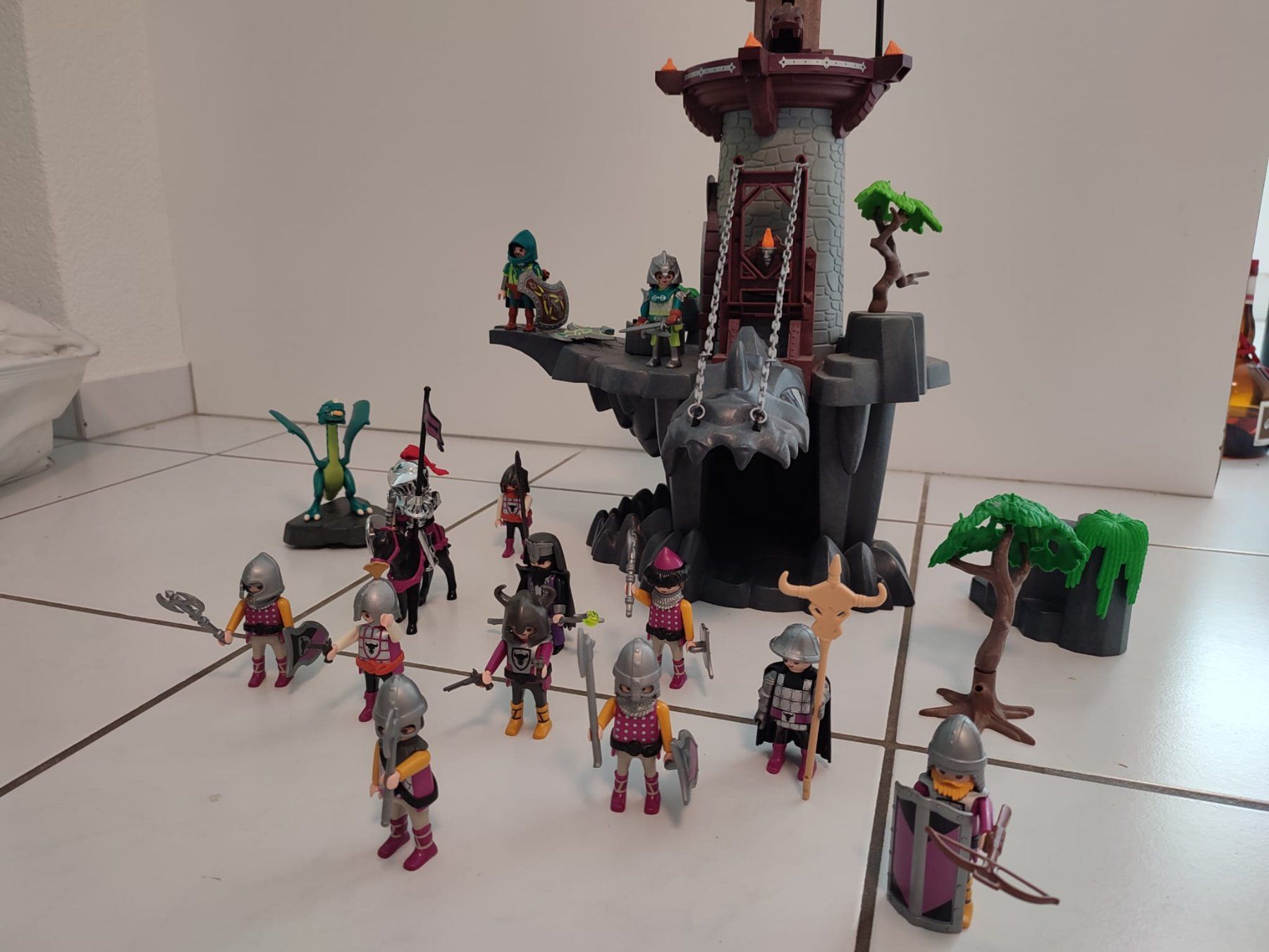 Playmobil Spielzeuge: Playmobil Ritterturm mit Drachen – Gebraucht aus Tuggen von JayVee 1