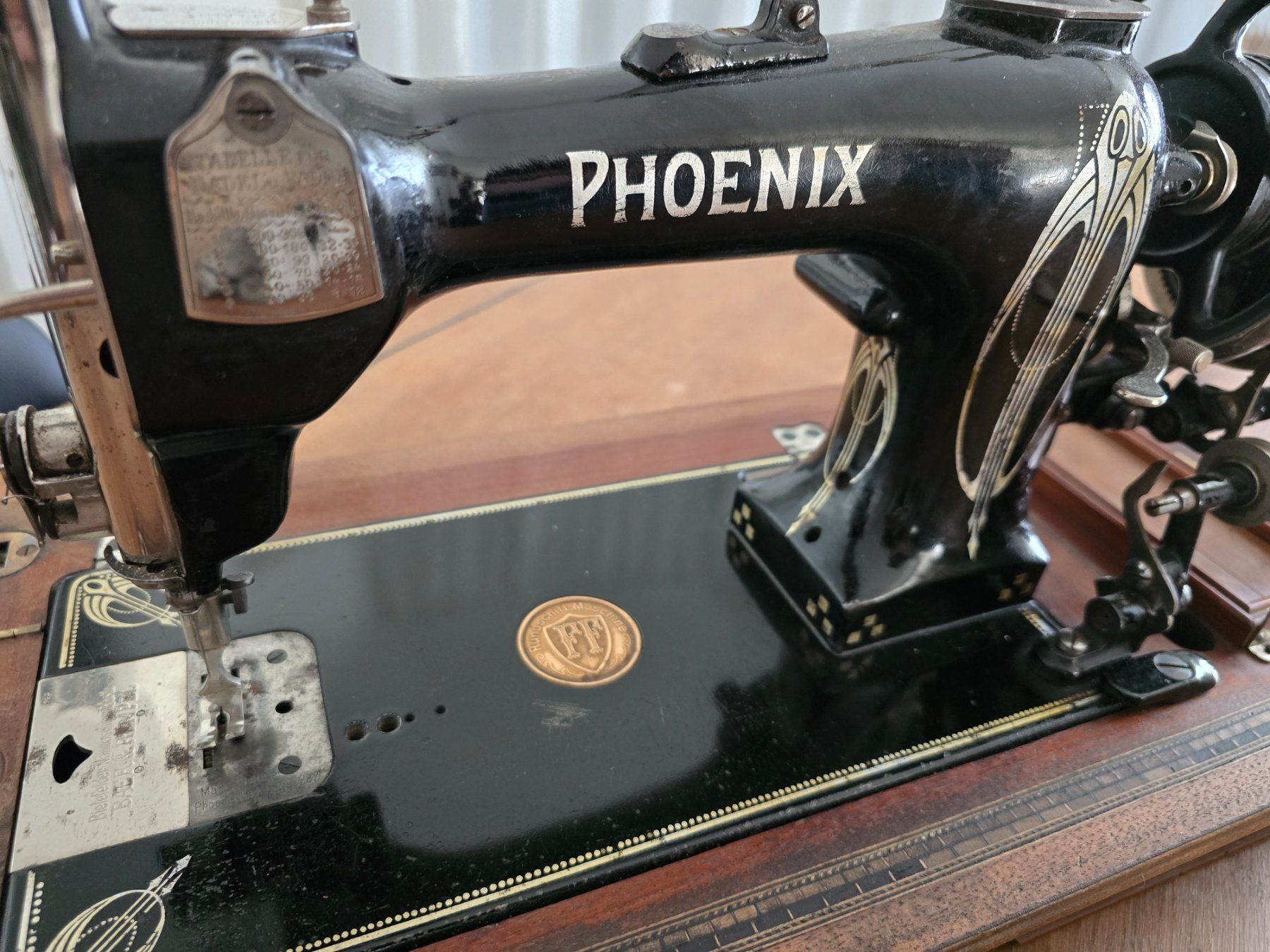 Phoenix Macchine da cucire: Antike Phoenix Nähmaschine – Usato da Hüntwangen venduto da Scarciglias-Antiques 1