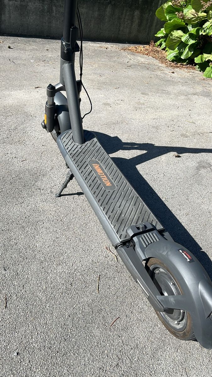 Scooter: Trottinette électrique Inmotion L9 – Usato da Aigle venduto da bor_zv6q 4