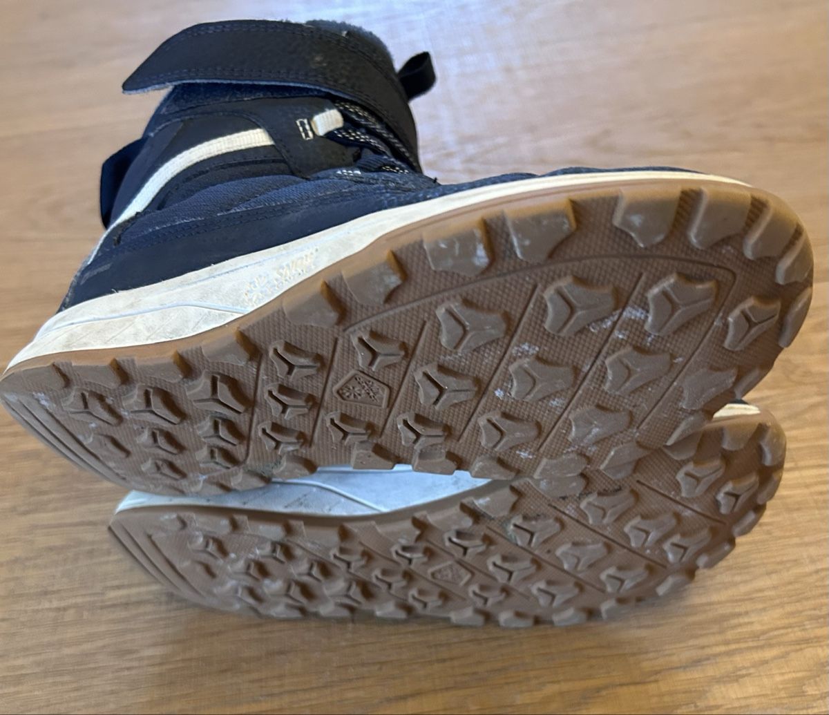 Decathlon Chaussures garçon: Quechua Winterstiefel Gr.33 SH100 Synth – D'occasion à Oberrieden par Mezz9 1
