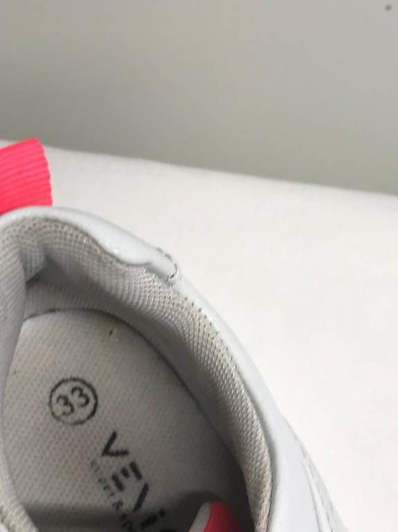 Scarpe per ragazze: Turnschuhe Grösse 33 – Usato da Boswil venduto da MaKoBo 4
