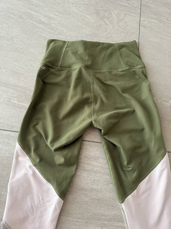 Leggings: Sport Leggins – Usato da Zwingen venduto da KatjaM 2