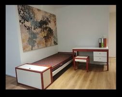Kinderzimmer - Bett, Pult, Truhe