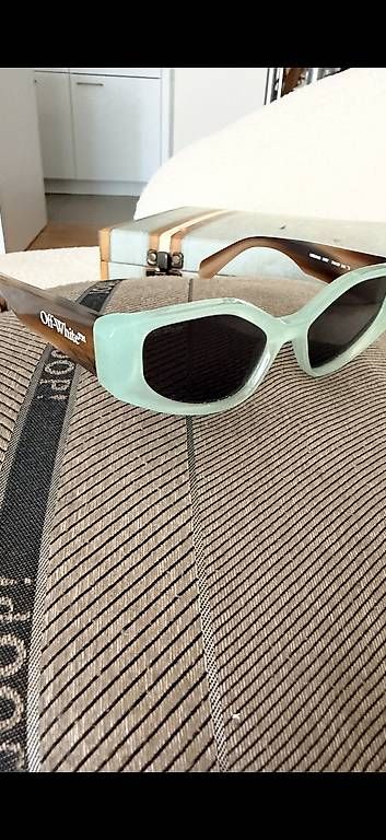Brillen & Gläser: Off-White Sonnenbrille – Neu und originalverpackt aus Basel von Kikiross 1