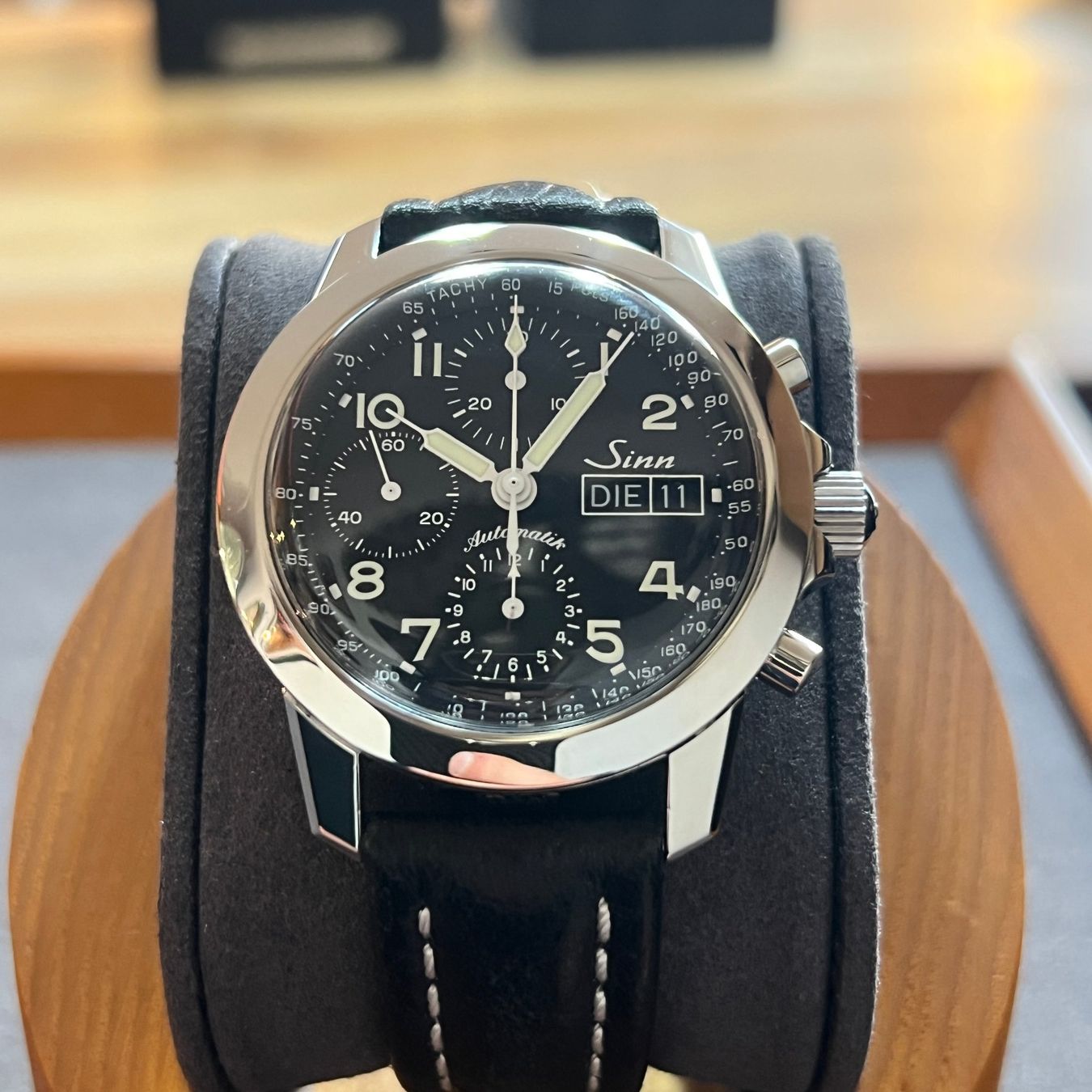 Sinn Montres: Sinn Pilot Chronograph Full Set 103.B.AUTO.POL.TY – D'occasion à Carouge GE par Watchaser