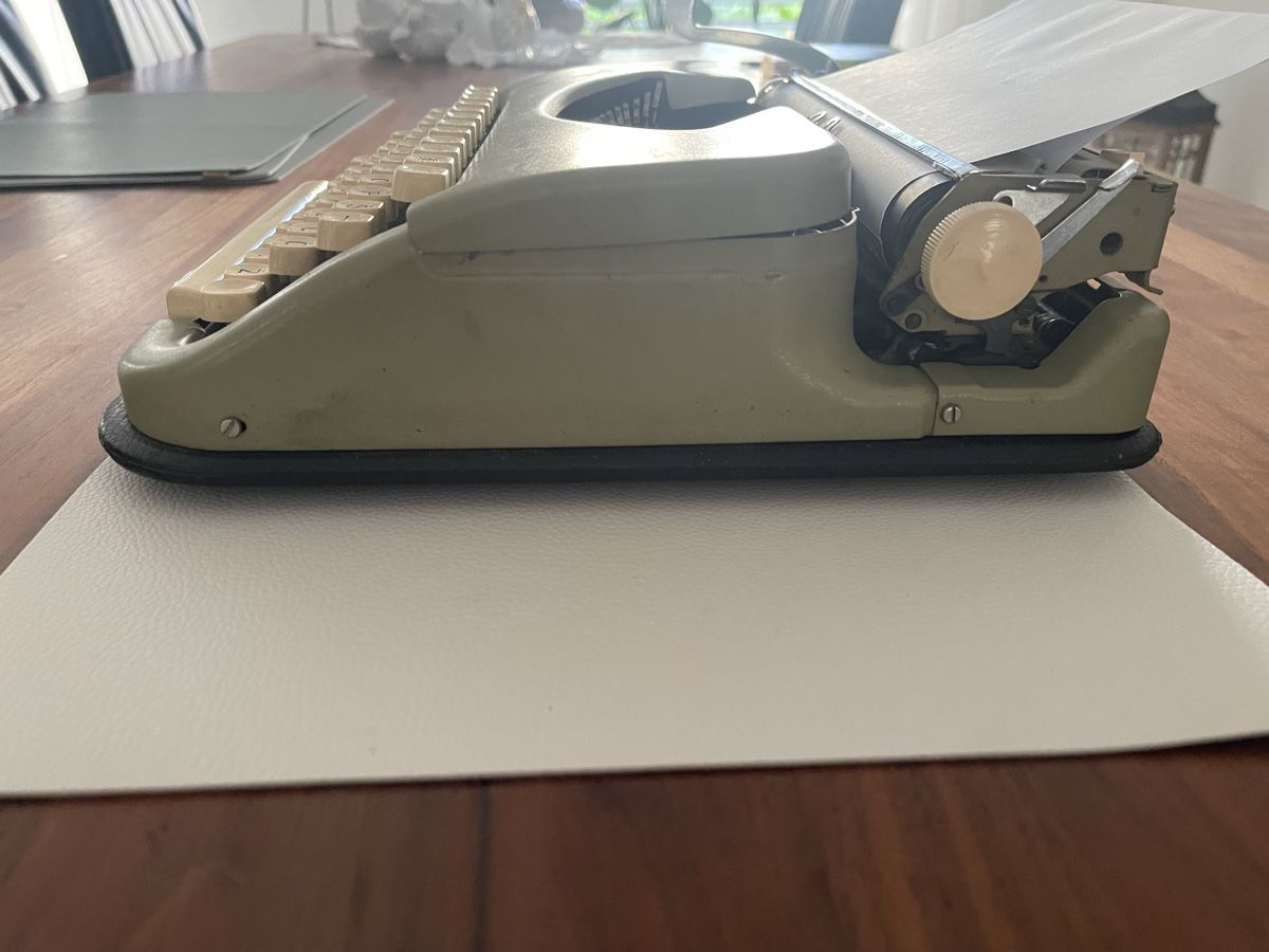 Macchine da scrivere: Vintage Reiseschreibmaschine – Usato da Adliswil venduto da JadrankaR 3