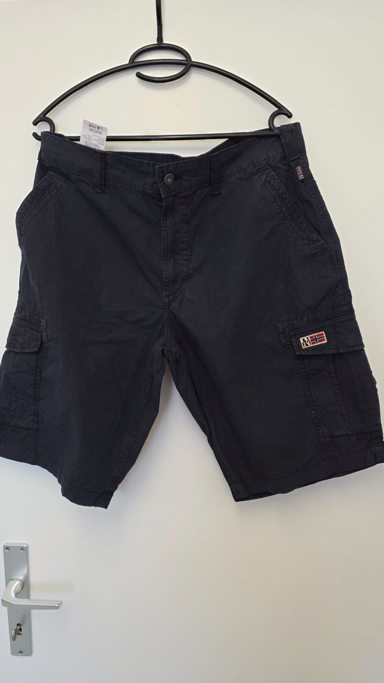Napapijri Pantaloni: Shorts – Usato da Dübendorf venduto da Jolenia