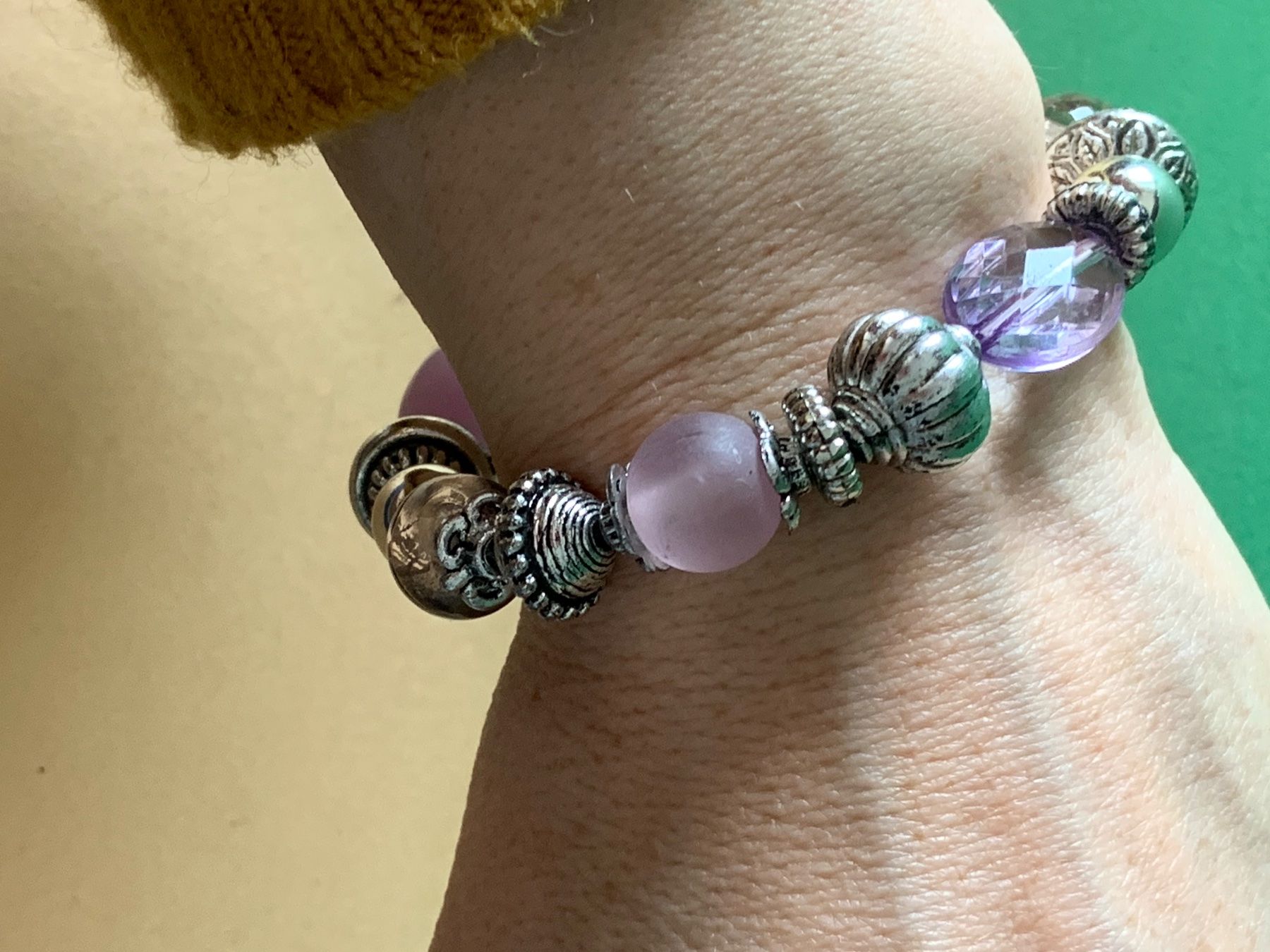 Bracciali & Braccialetti: Armband fröhlich lila – Usato da Dittingen venduto da Bijoubelle 7