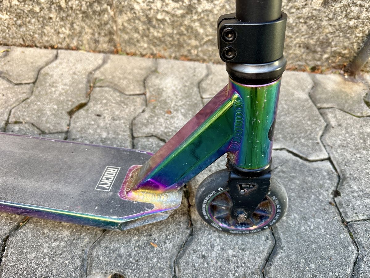 Chilli Kickboard: Chilli Pro Scooter, Rocky Neochrome, Beginner, 8+ – D'occasion à Winterthur par mat_q5d5 2