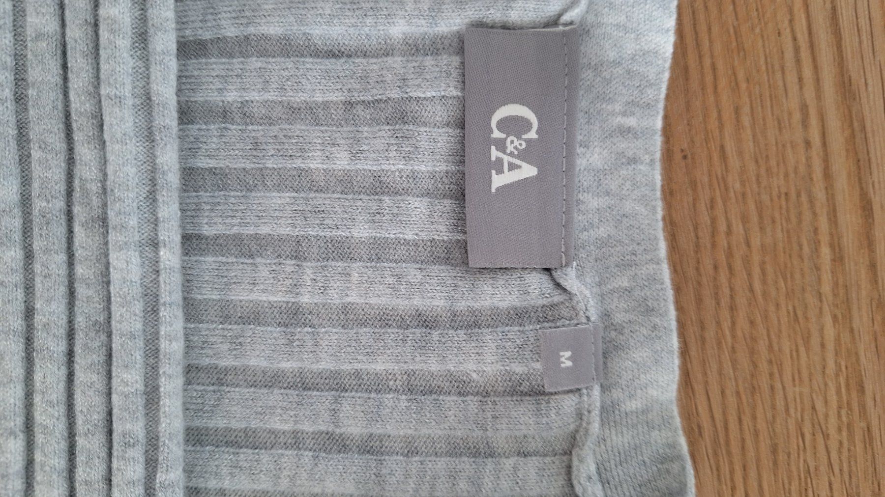 C&A Giacche: C&A Strickjacke, Hellgrau meliert, Grösse M – Nuovo (secondo la descrizione) da Wetzikon ZH venduto da Mia33 1