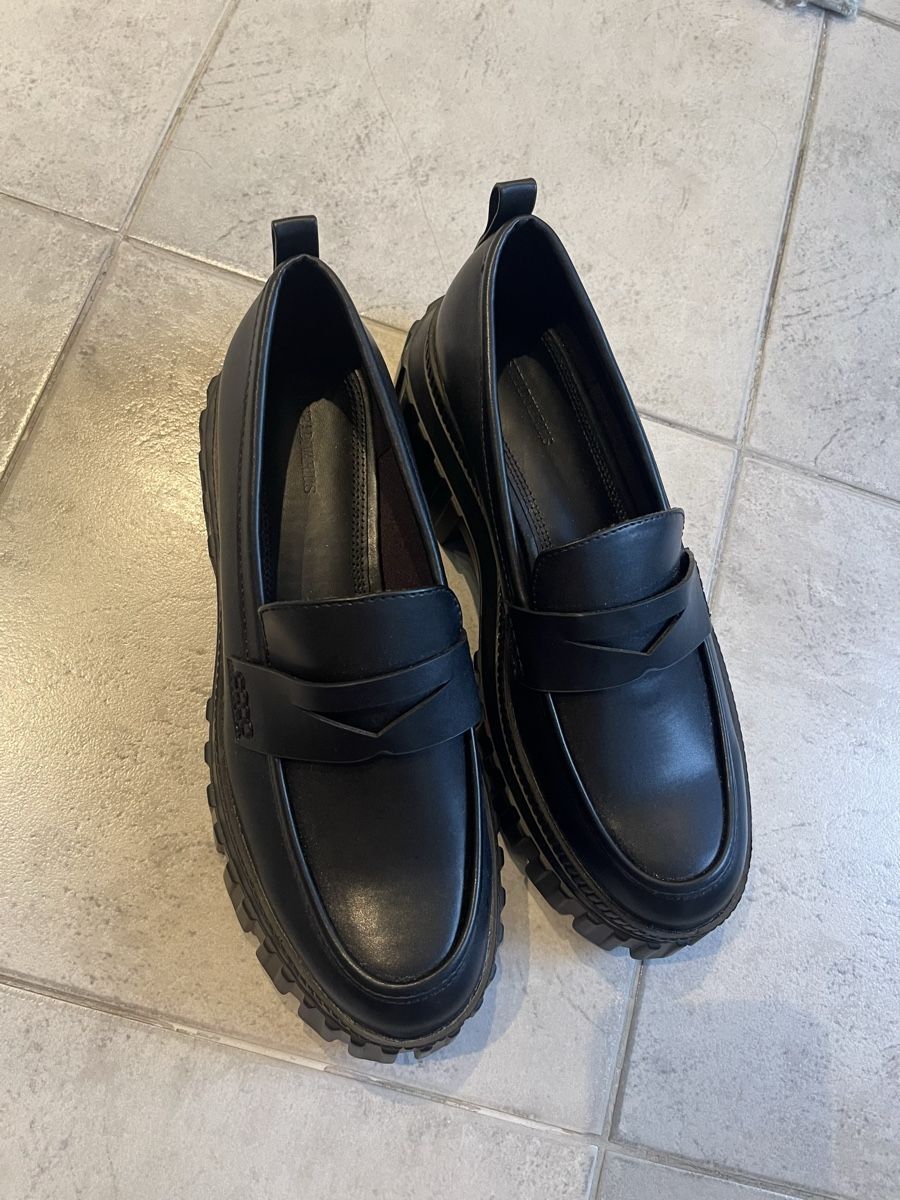 Stradivarius Scarpe da donna: Stradivarius Schwarze Loafers - Size 41. – Nuovo e nell'imballaggio originale da Luzern venduto da ygl_8hn7 3