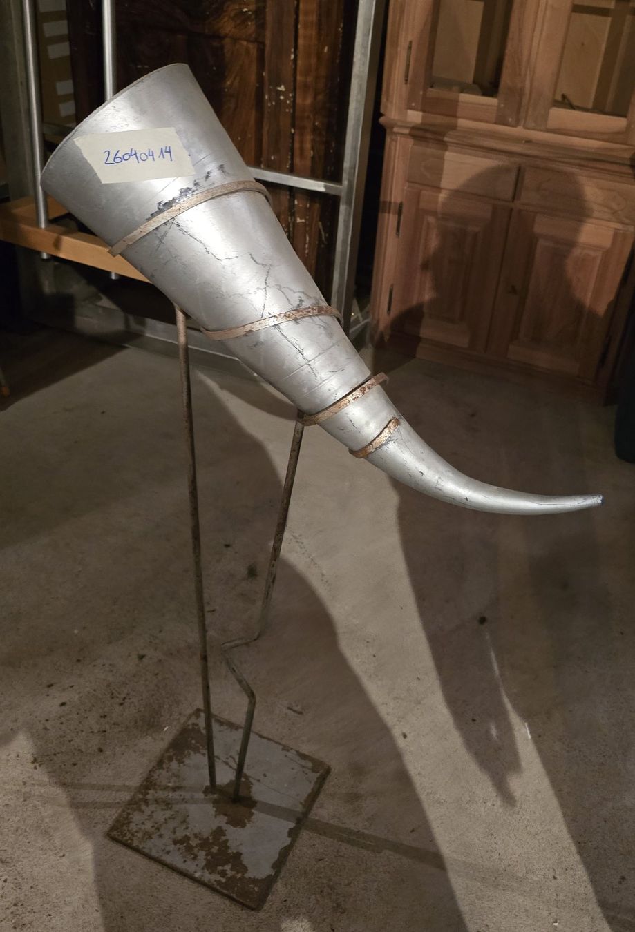 Sonstiges für Haushalt & Wohnen: Blumenständer Horn, Gestell Eisen, Horn Ton – Gebraucht aus Rorschacherberg von snOOpydOg11 5