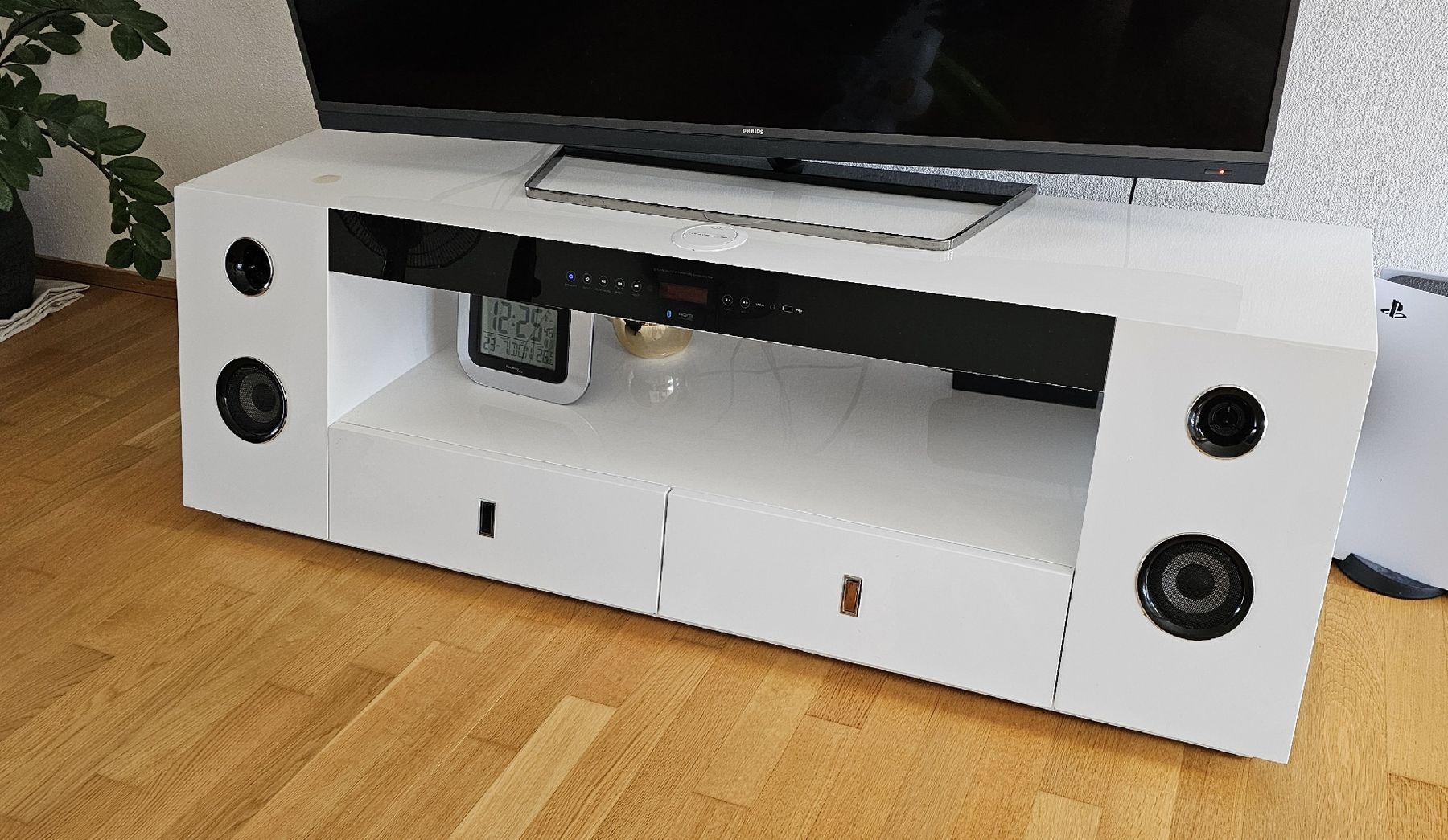 Mobili TV: TV-Möbel mit Soundsystem & Bluetooth – Usato da Chur venduto da rra_t9kw 1