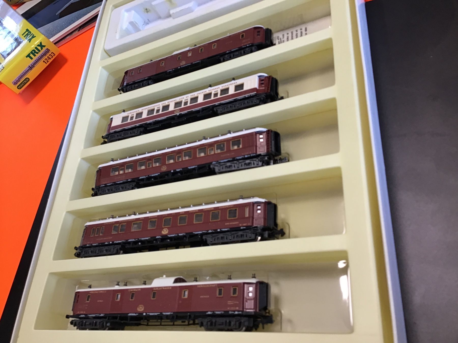 Trix Modelleisenbahnen: Minitrix 5110170Exclusiv Orient Express Wagenset Beleuchtung – Gebraucht aus Männedorf von Modelle-aller-Art 1