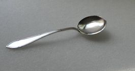 Antiker Sahnelöffel Zuckerlöffel Jezler 800 Silber Kreuzband