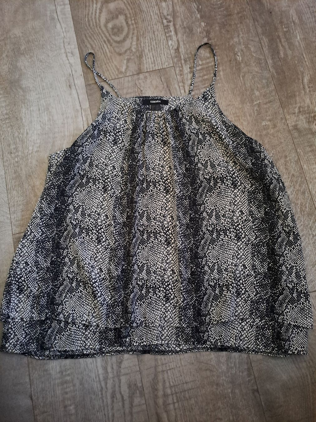 Tops: ESMARA Top Schlangendruck Gr. 42  – Gebraucht aus Rickenbach LU von bishiida