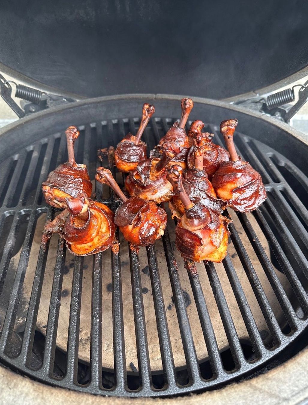 Big Green Egg Griglie: Big Green Egg medium Inkl. Zubehör & Abdeckung! – Usato da Aarau venduto da Logo-Aarau 4