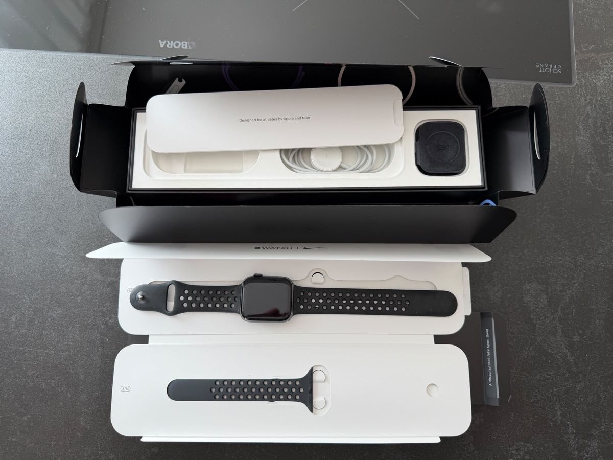 Apple Smartwatch: Apple Watch Nike S5 44mm – Usato da Meienberg venduto da Affe13 1