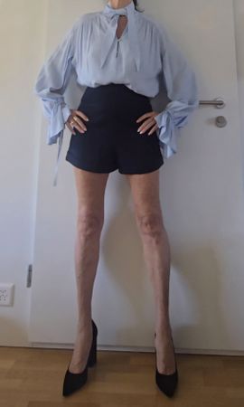 Set: Hotpants von Sandro, Bluse von Claudie Pierlot