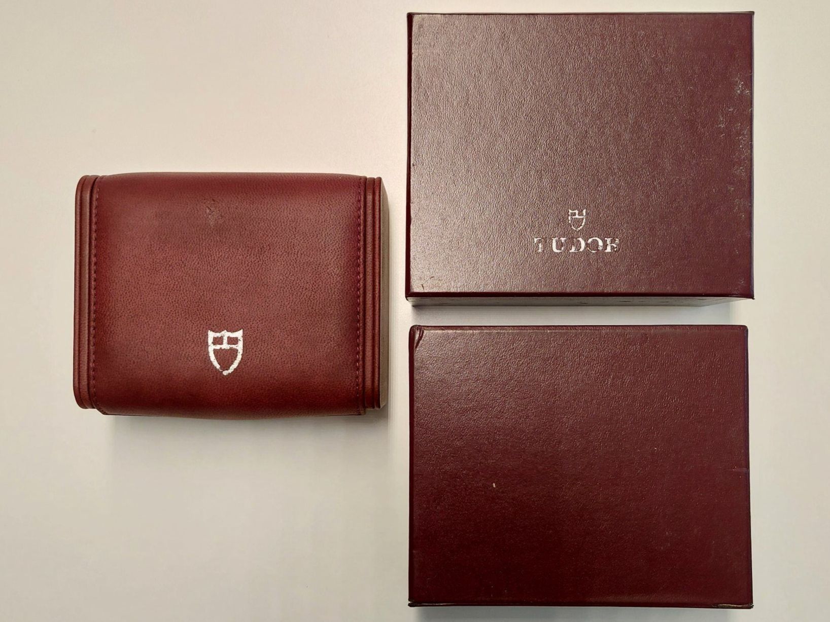Tudor Uhrenboxen: Tudor Box 93 00 04 bordeauxrot – Gebraucht aus St. Gallen von shatcy 5