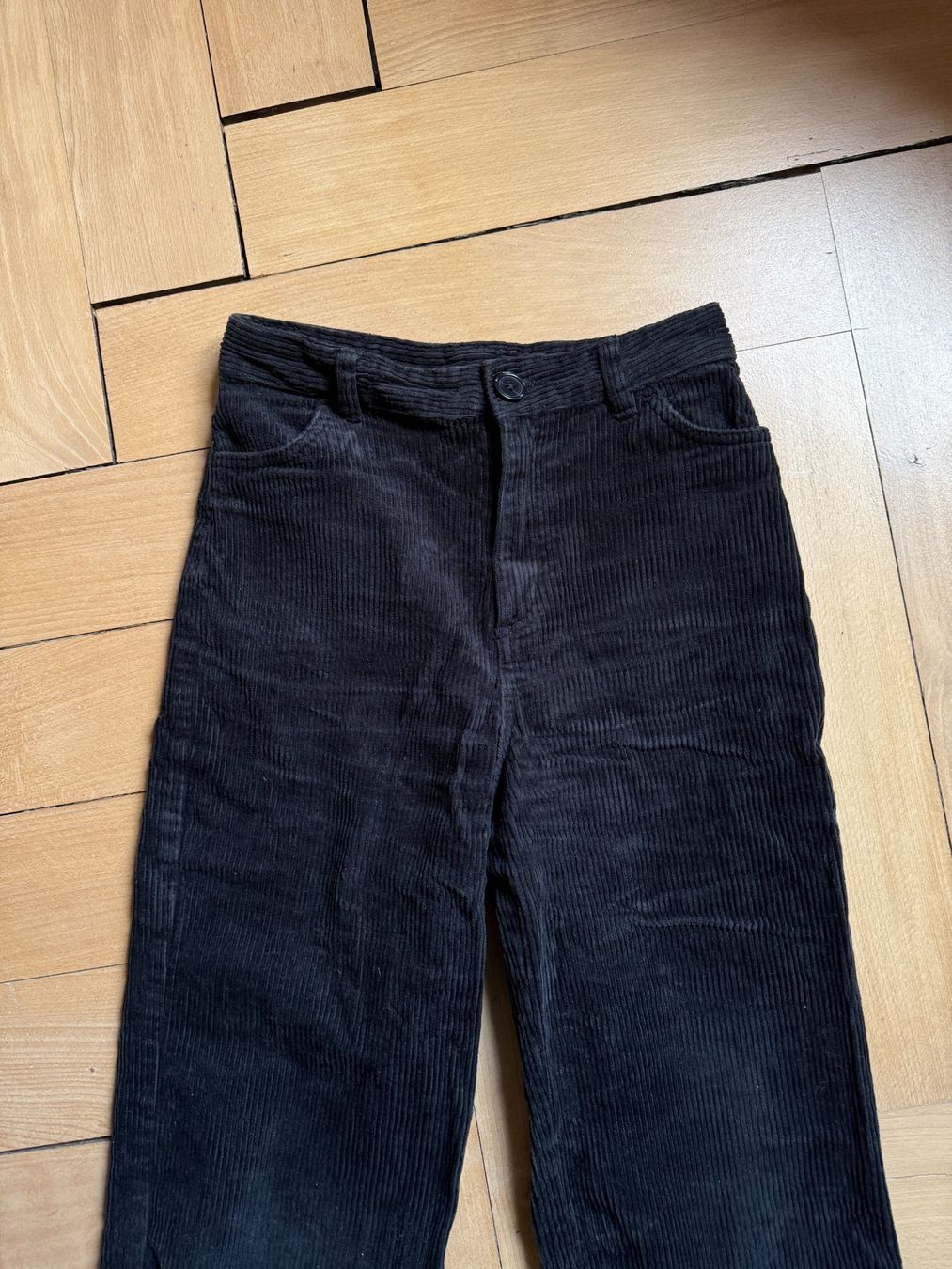 Monki Hosen: MONKI - Cordhose schwarz 34 – Gebraucht aus Zürich von Diazaio 1