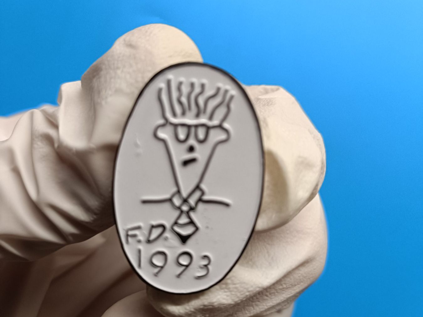Plaquettes & Badges: Pin F.D. 1993 - Box 39 – D'occasion à Köniz par Pinscollect