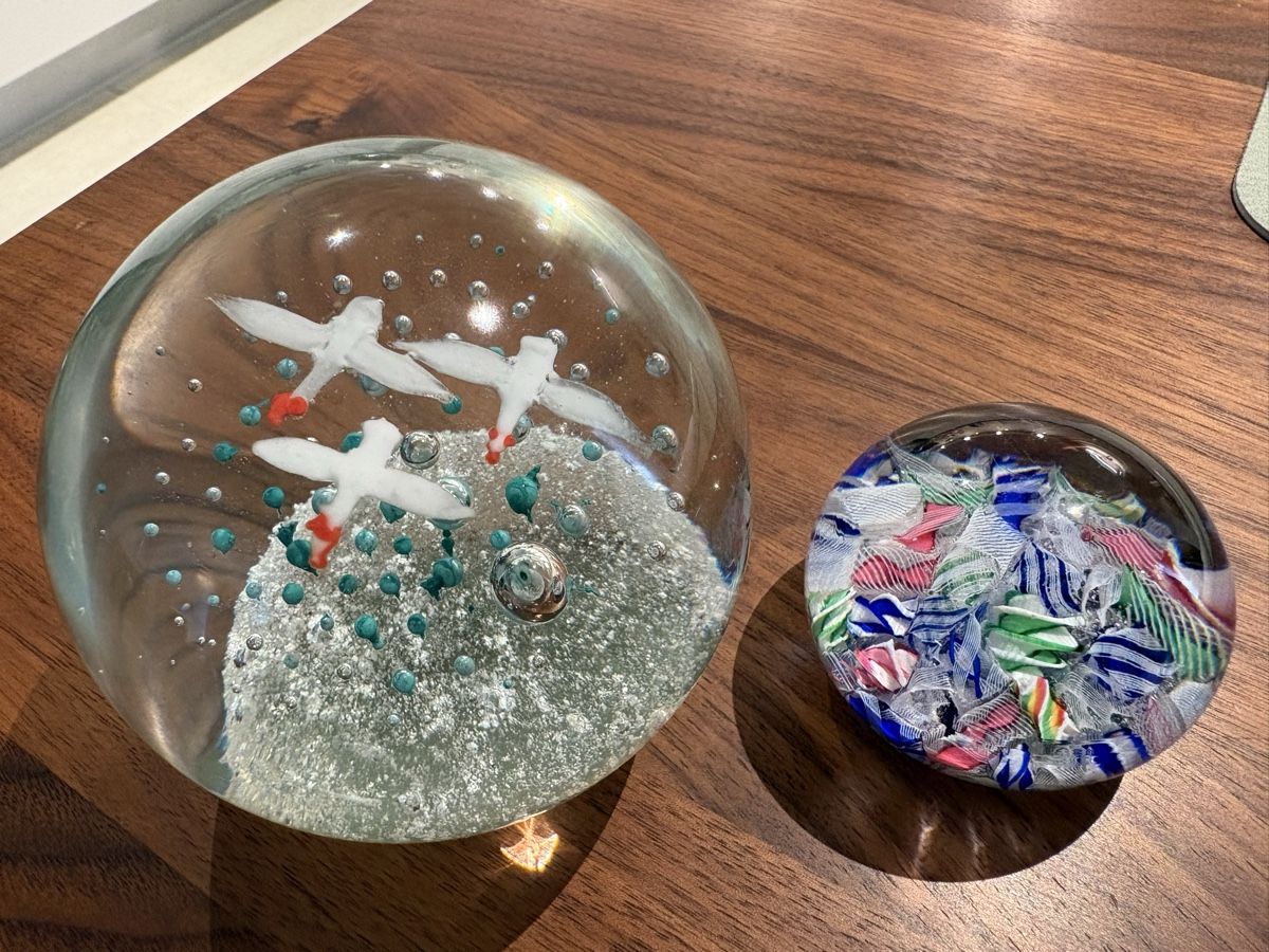 Gläser: 2 Paperweight Glaskugeln – Gebraucht aus Schönenberg ZH von Roxana8820