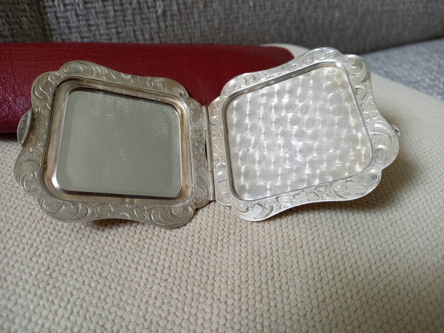 Altro in  Abbigliamento & Accessori: Wunderschönes Silber-Puderdöschen um 1900 – Usato da Rickenbach LU venduto da pepan44 2