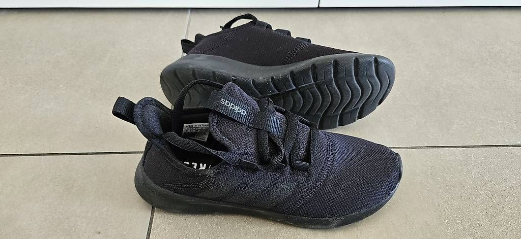 Adidas Scarpe da donna: Adidas Slipper Sneaker Gr. 36 fast gratis! Ab 1 Franken! – Usato da Baden venduto da Boomer76