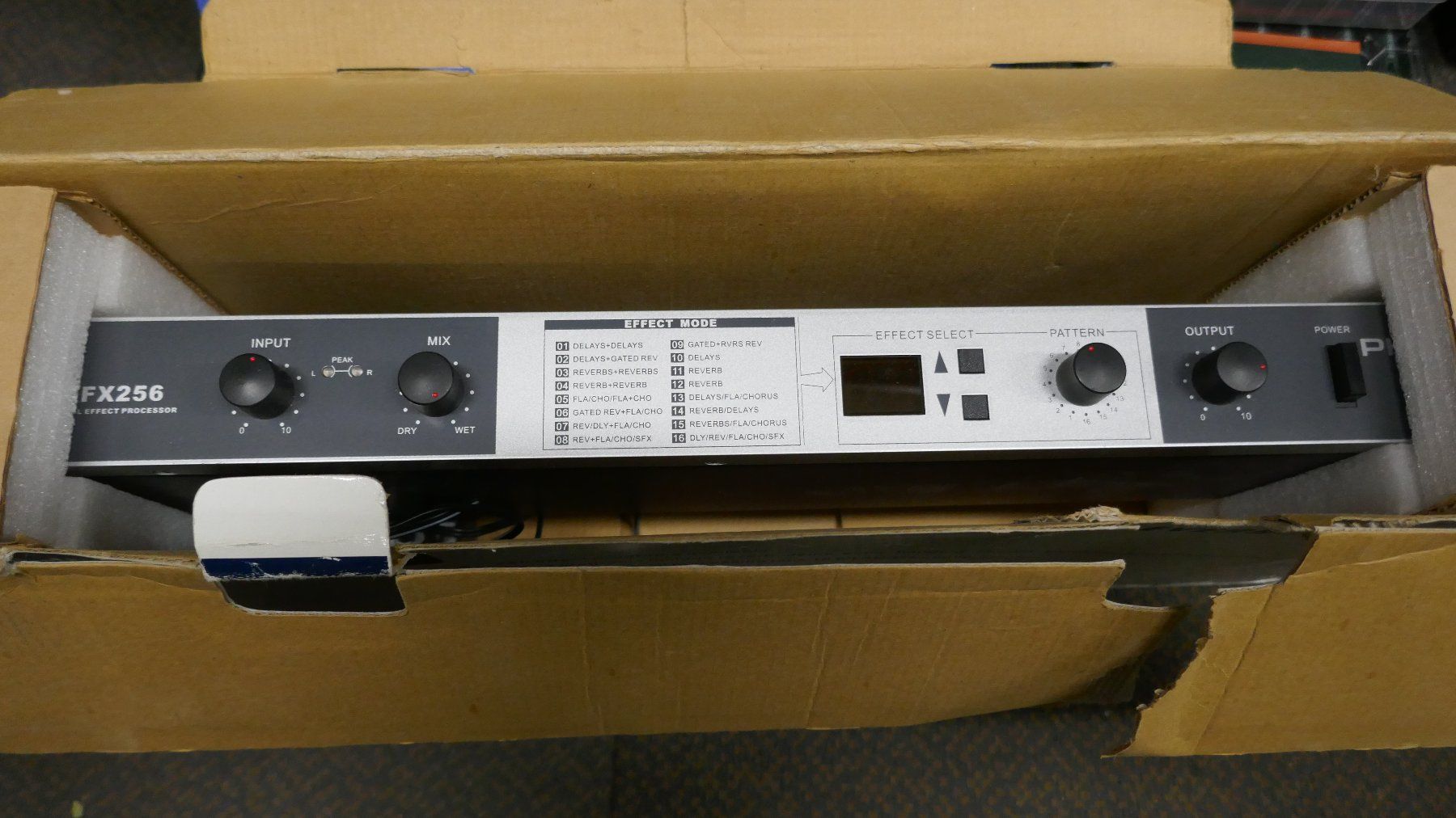 Strumenti musicali: Phonic DFX256 Multieffektgerät – Usato da Wenslingen venduto da FairlightCMI 1