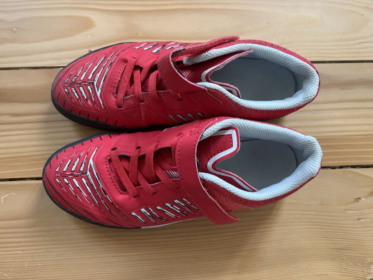 Scarpe per ragazzi: Hallenschuhe Grösse 33 – Usato da Zuchwil venduto da Commander0 1
