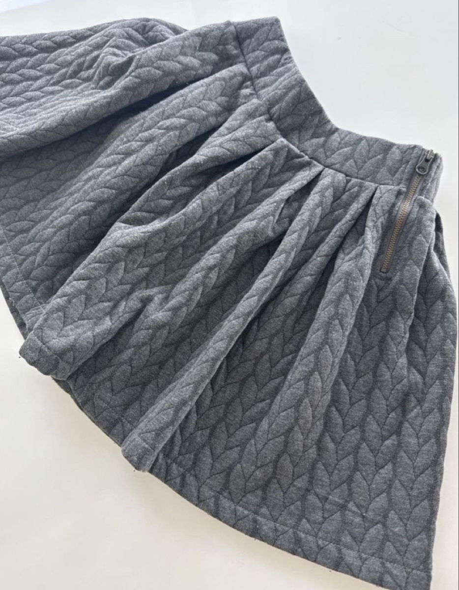 Pomp de Lux Vestiti & Gonne: Rock Pomp de Lux Grau 134/140 Steppoptik Faltenrock – Nuovo (secondo la descrizione) da Freidorf TG venduto da nad_fxh7