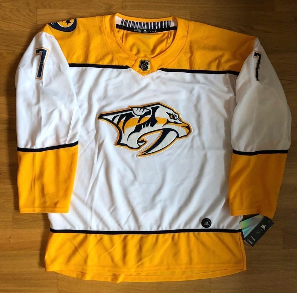 Leibchen & Hosen: NHL-Jersey mit Autogramm - Yannick Weber - Nashville – Neu (gemäss Beschreibung) aus Ostermundigen von Vancouver16 2