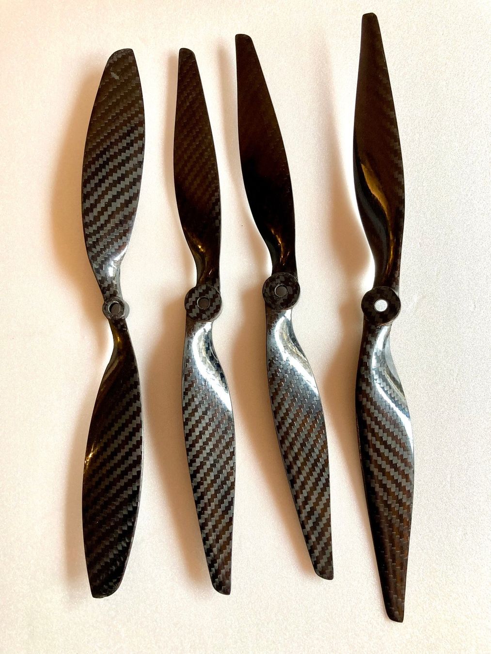 Modellismo RC: 4x Hélices carbones divers modèles (propeller carbone) – Nuovo (secondo la descrizione) da Lausanne venduto da Techobby 2