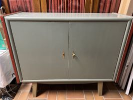 Kommode vintage niedrig mit 1 Tablar und Füssen