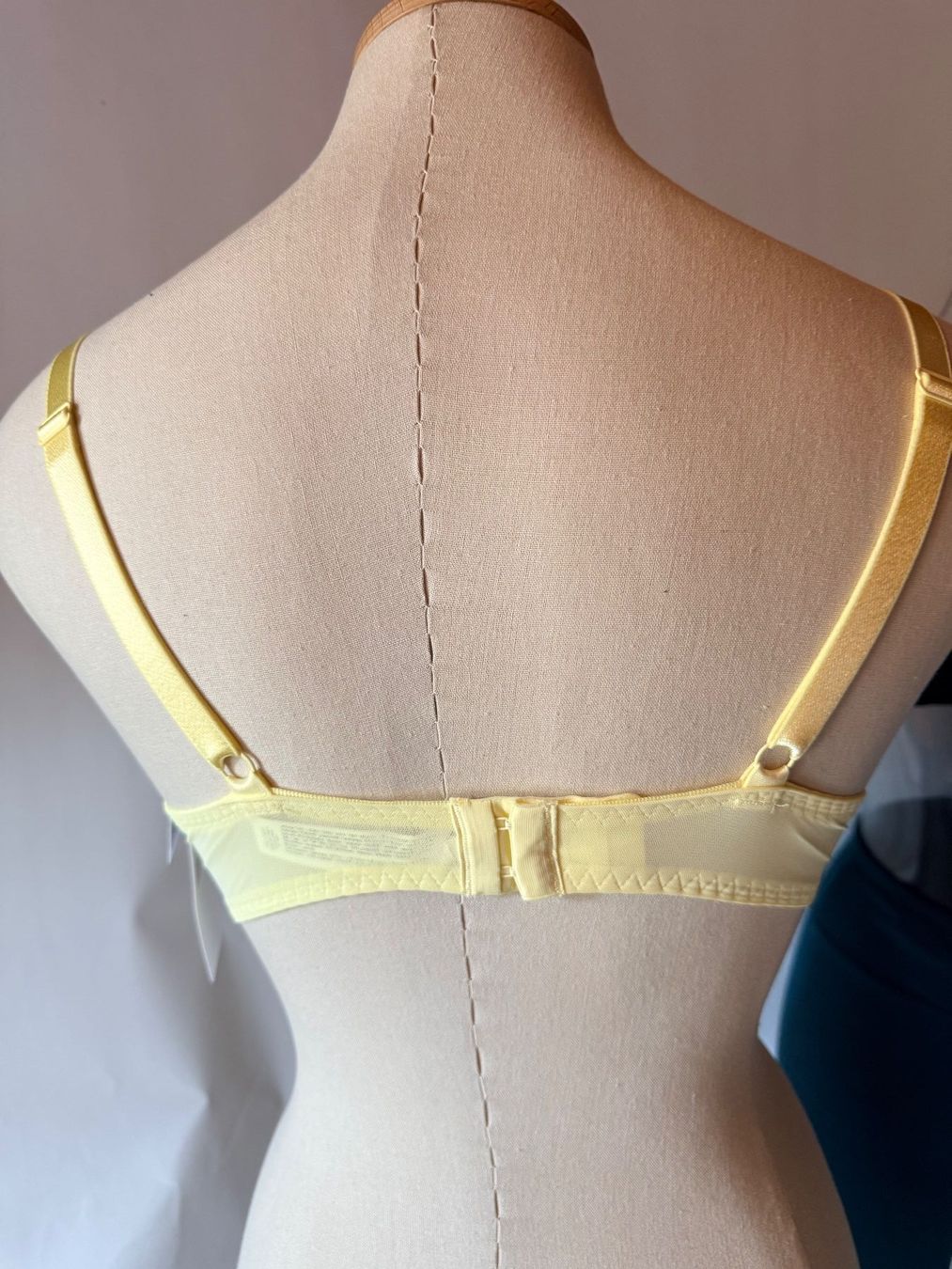 Passionata Autres dessous: PASSIONATA, Bügel-BH, Grösse 75F, Farbe Hellgelb – Neuf avec emballage d'origine à Rudolfstetten par gst_g7xl 3